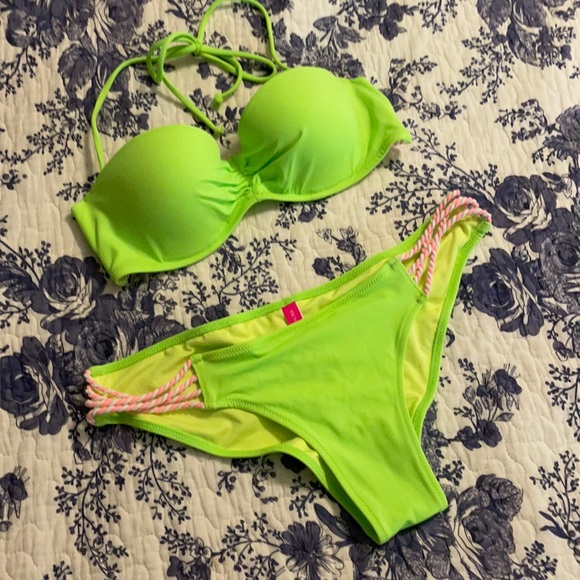 34B VS Neon Green Bikini 👙 - Picture 1 of 8